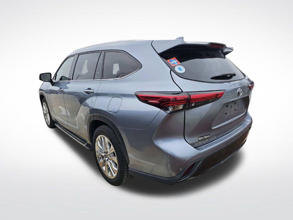 Used 2023 Toyota Highlander Limited FWD image 13