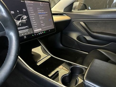 Used 2018 Tesla Model 3 Long Range RWD image 29