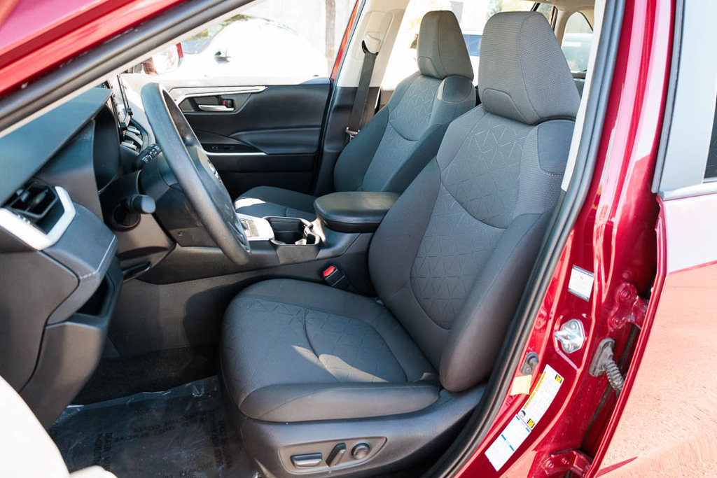 Used 2021 Toyota RAV4 XLE w/ Convenience Package AWD/4WD image 17