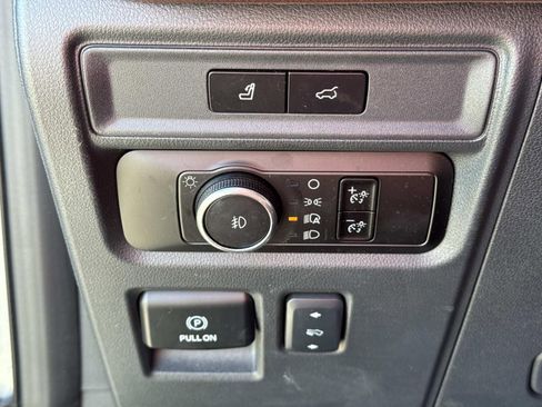 Used 2024 Ford Expedition Limited image 23