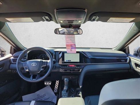 Used 2025 Toyota Camry SE image 18