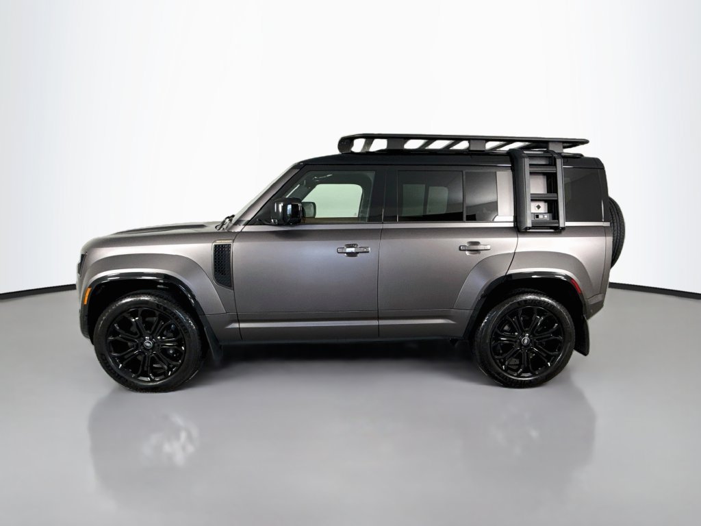 Used 2025 Land Rover Defender 110 AWD/4WD image 2