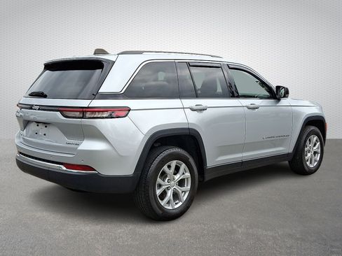 Certified 2023 Jeep Grand Cherokee Limited AWD/4WD image 6