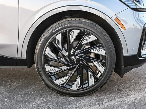 Used 2024 Lincoln Nautilus Reserve w/ Jet Appearance Package (87T) AWD/4WD image 13
