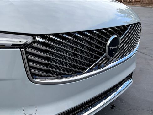 New 2026 Volvo XC90 B5 Plus image 34