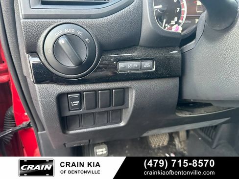 Used 2022 Nissan Titan SV AWD/4WD image 19