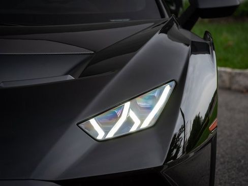 Used 2022 Lamborghini Huracan STO image 8