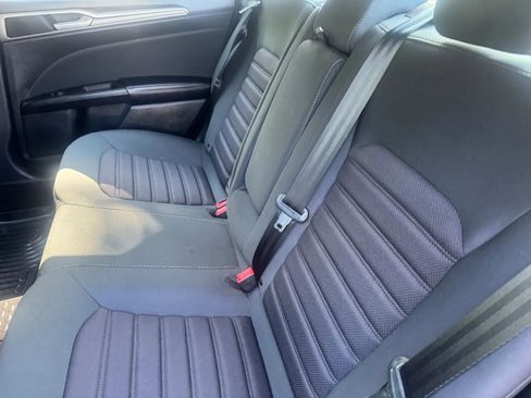 Used 2018 Ford Fusion SE FWD image 19
