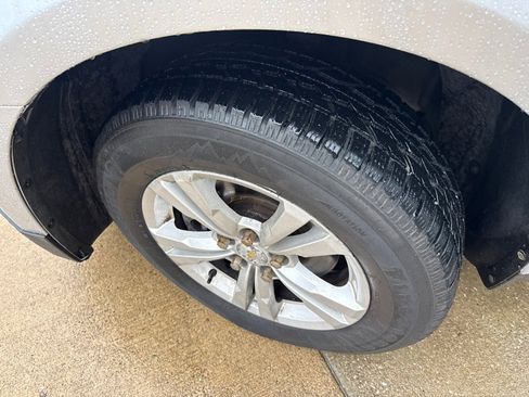 Used 2010 Chevrolet Equinox LTZ image 17