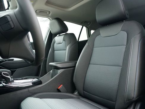 New 2026 Chevrolet Trax LT w/ Sunroof Package image 19