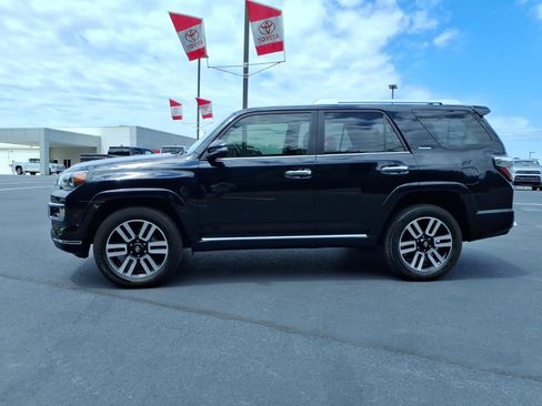 Used 2022 Toyota 4Runner Limited AWD/4WD image 2
