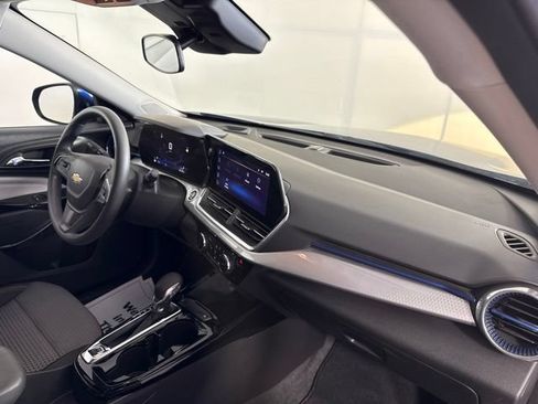 Used 2024 Chevrolet Trax LT FWD image 31
