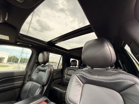 Used 2019 Lincoln Navigator Select RWD image 22
