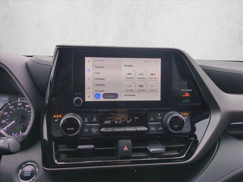 Used 2023 Toyota Highlander XLE image 20