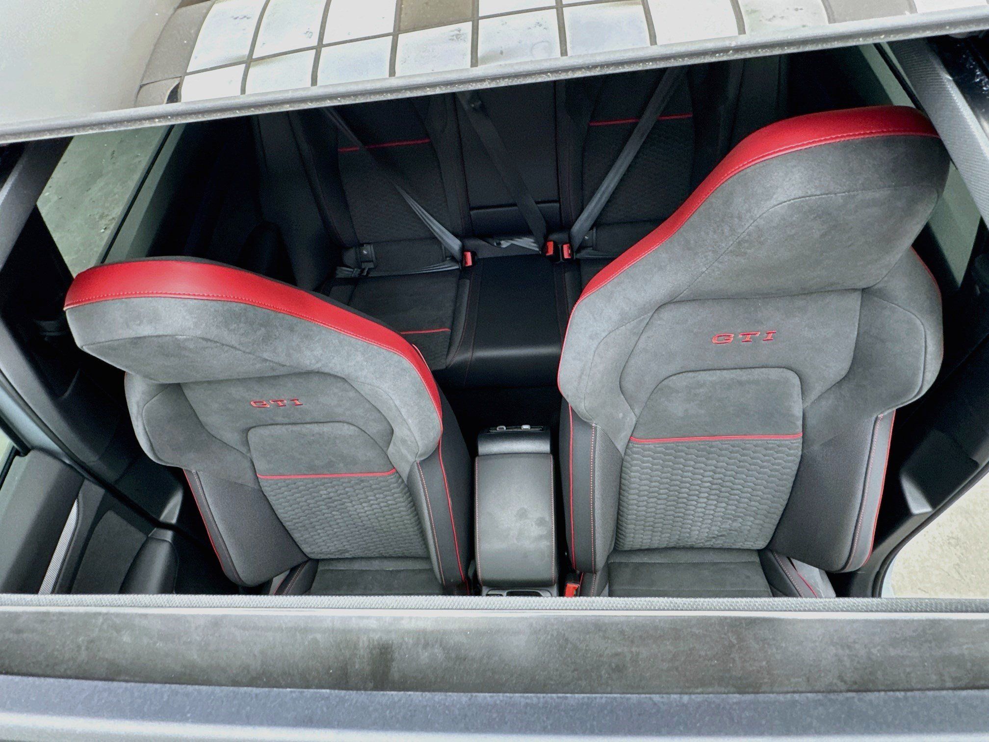 Used 2025 Volkswagen GTI SE FWD image 14