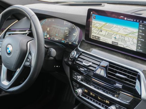 Certified 2023 BMW 530i xDrive w/ Premium Package image 9