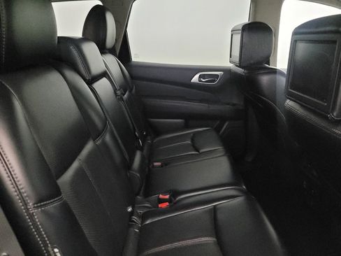 Used 2018 Nissan Pathfinder Platinum AWD/4WD image 19