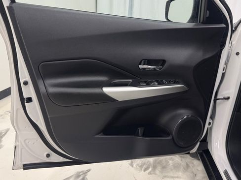 Used 2019 Nissan Kicks SR w/ SR Premium Package FWD image 13