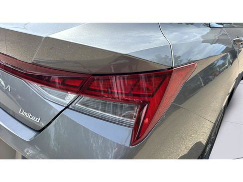 Used 2025 Hyundai Elantra Limited FWD image 26