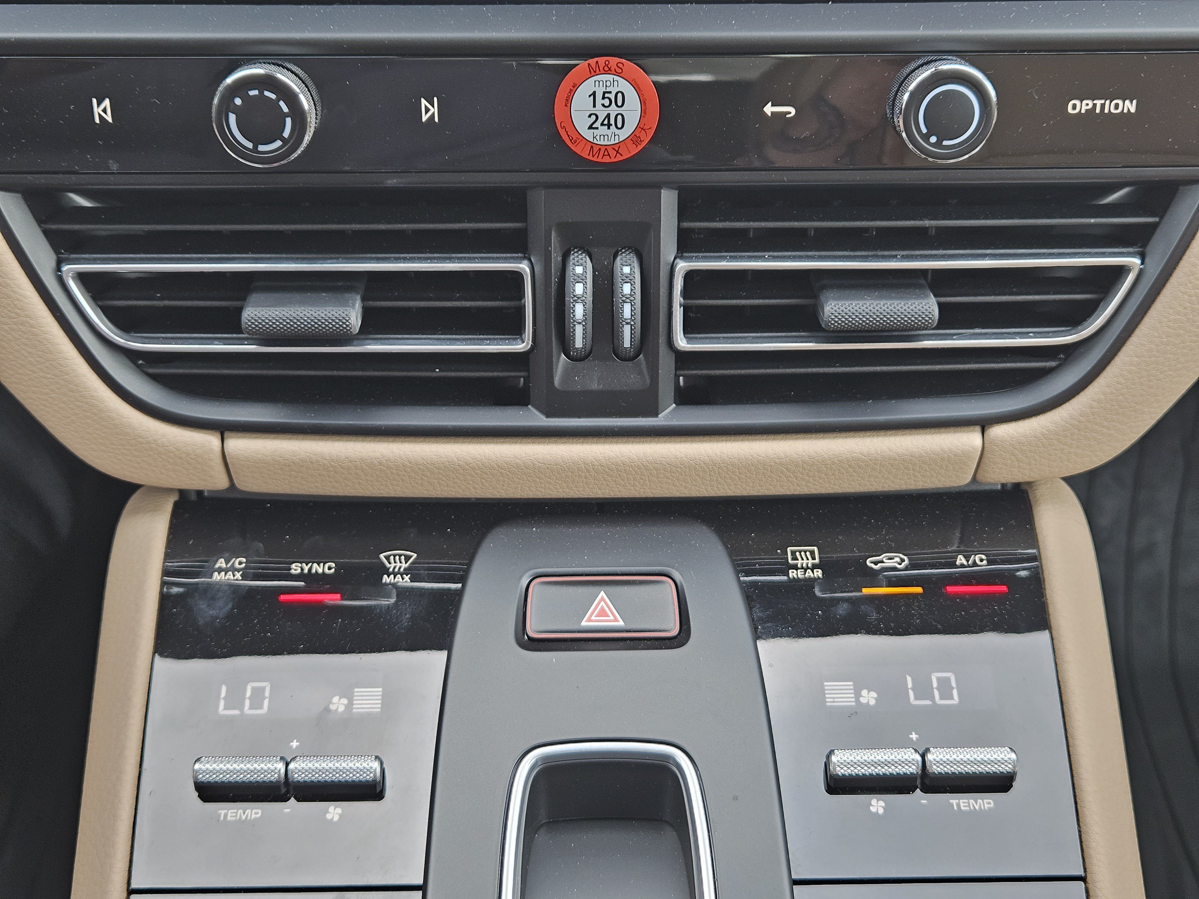Certified 2026 Porsche Macan AWD/4WD image 19