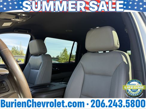 Used 2022 Chevrolet Suburban Z71 w/ Luxury Package AWD/4WD image 10