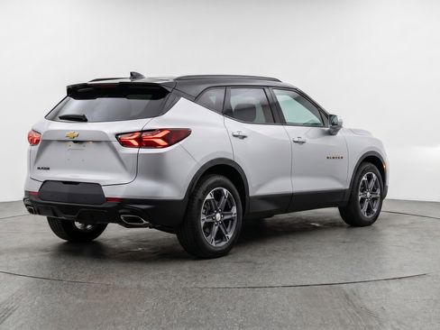 Used 2025 Chevrolet Blazer LT FWD image 9