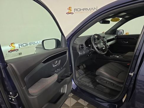 Used 2025 Honda Pilot Sport image 17