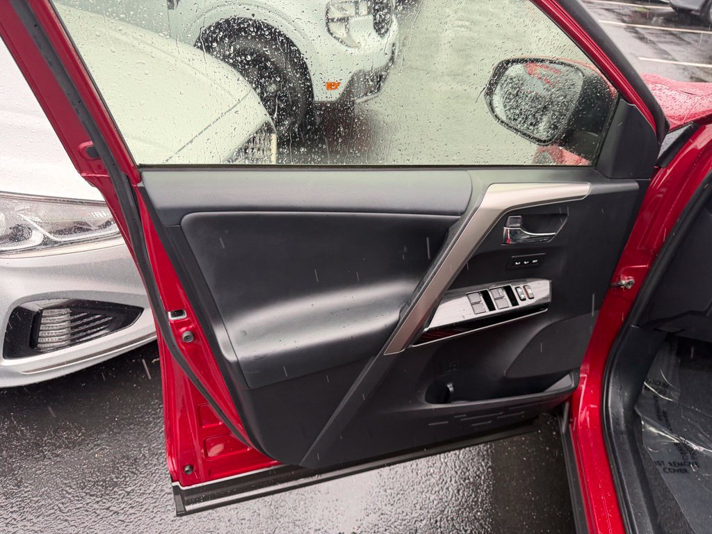 Used 2018 Toyota RAV4 Limited AWD/4WD image 10