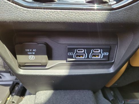 Used 2023 Jeep Grand Cherokee L Summit w/ Luxury Tech Group V AWD/4WD image 24