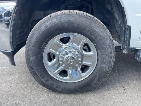 Used 2024 RAM 2500 Tradesman w/ Chrome Appearance Group AWD/4WD image 8