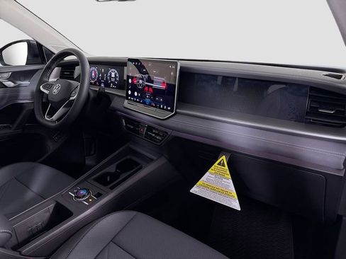 New 2026 Volkswagen Tiguan SE image 30