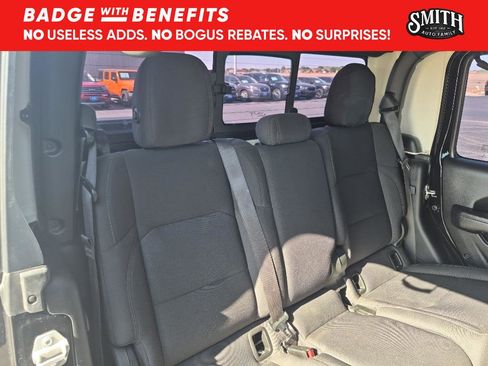Used 2023 Jeep Gladiator Sport AWD/4WD image 12