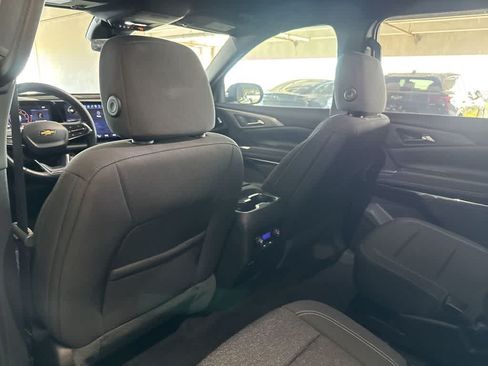Used 2025 Chevrolet Traverse LT FWD image 22