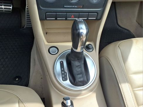 Used 2013 Volkswagen Beetle Turbo FWD image 17