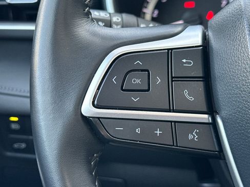 Used 2024 Toyota Highlander XSE FWD image 32