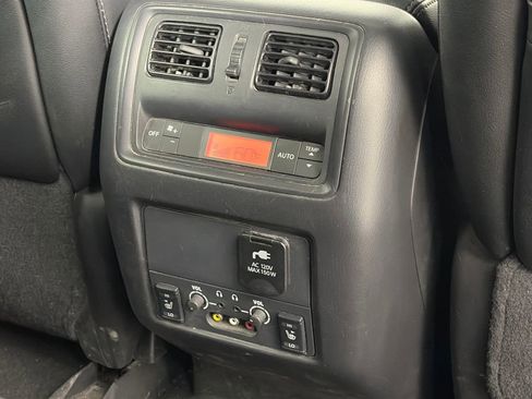 Used 2016 Nissan Pathfinder Platinum w/ Family Entertainment Package AWD/4WD image 31