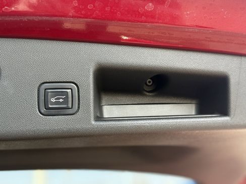 Used 2022 Chevrolet Equinox RS w/ RS Leather Package image 36