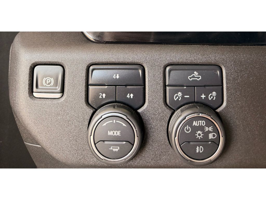 Used 2025 Chevrolet Silverado 2500 LT AWD/4WD image 8
