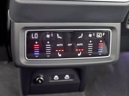 Used 2022 Audi e-tron S Prestige w/ Prestige Package image 27