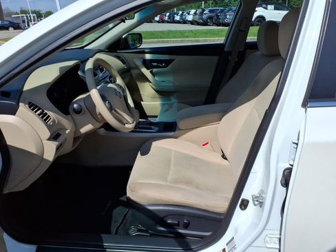 Used 2015 Nissan Altima 2.5 S w/ Power Driver Seat Package FWD image 4