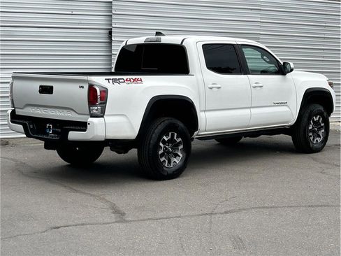 Used 2022 Toyota Tacoma TRD Off-Road w/ Technology Package image 10