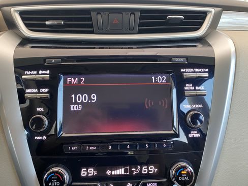 Used 2017 Nissan Murano S FWD image 3