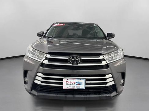 Used 2018 Toyota Highlander XLE image 2