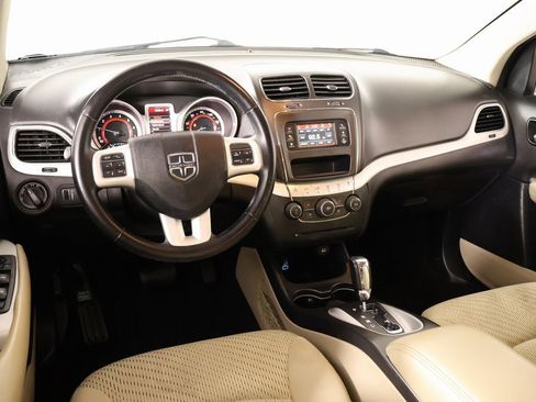 Used 2020 Dodge Journey SE w/ SE Popular Equipment Group image 2