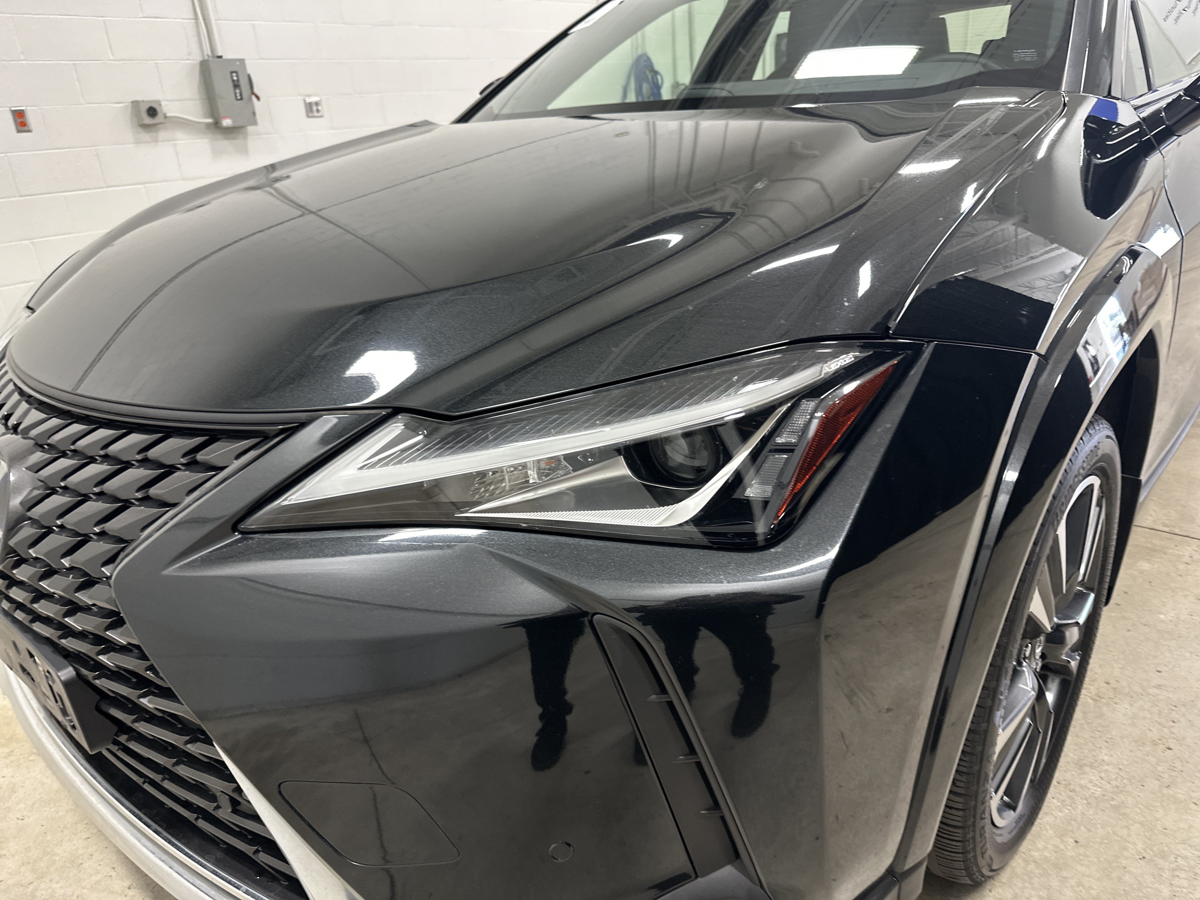 Used 2022 Lexus UX 250h w/ Premium Package AWD/4WD image 6