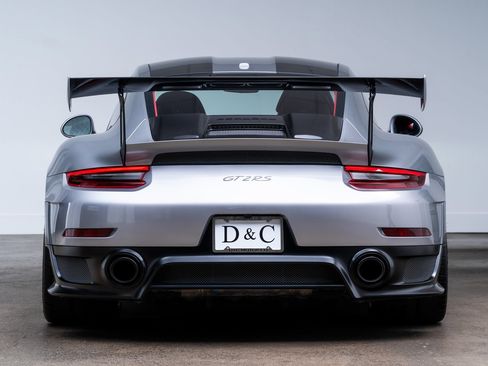 Used 2018 Porsche 911 GT2 RS w/ Weissach Package RWD image 6