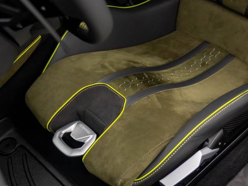 Used 2024 Lamborghini Huracan Sterrato AWD/4WD image 14