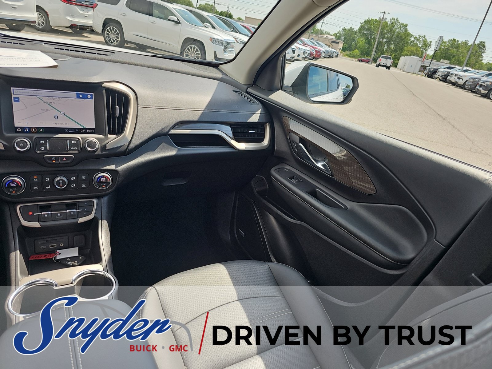 Used 2024 GMC Terrain Denali w/ Denali Premium Package AWD/4WD image 28