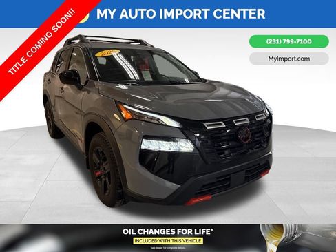 Certified 2025 Nissan Rogue SV image 1