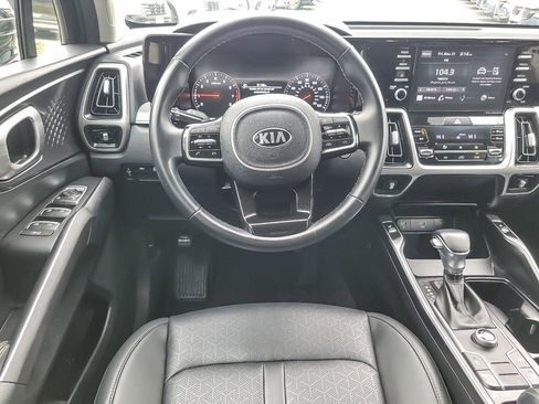 Used 2021 Kia Sorento S image 10
